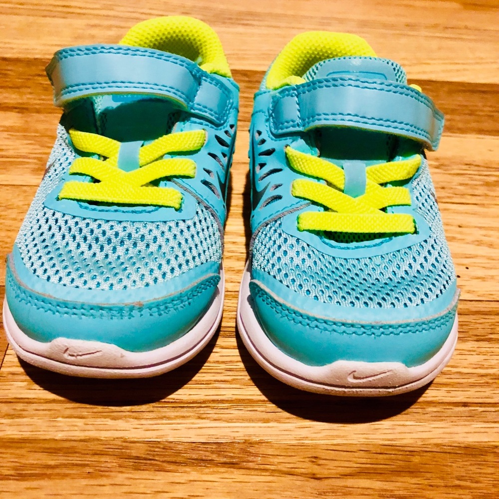 Nike Sz 6 fit more like a 5Toddler